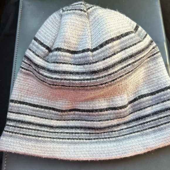 Patagonia Men’s beanie . - Picture 2 of 3